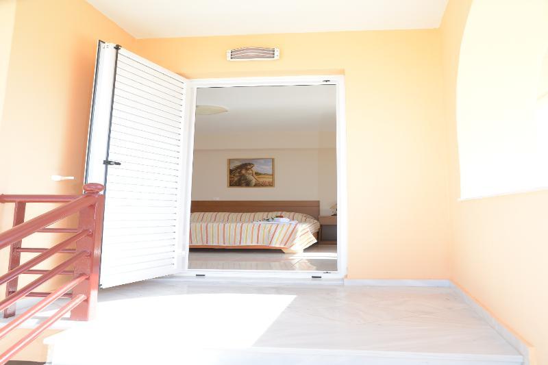 Maria'S Filoxenia Suites Drepano  Екстериор снимка